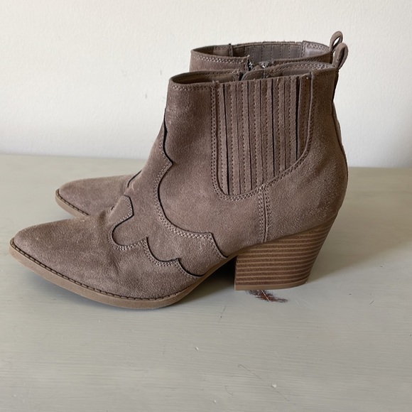 American Rag brown suede booties - Picture 3 of 6